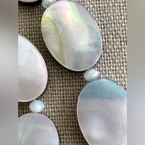 22 inch Mother of Pearl Oval bead Necklace NWOT - Picture 10 of 13